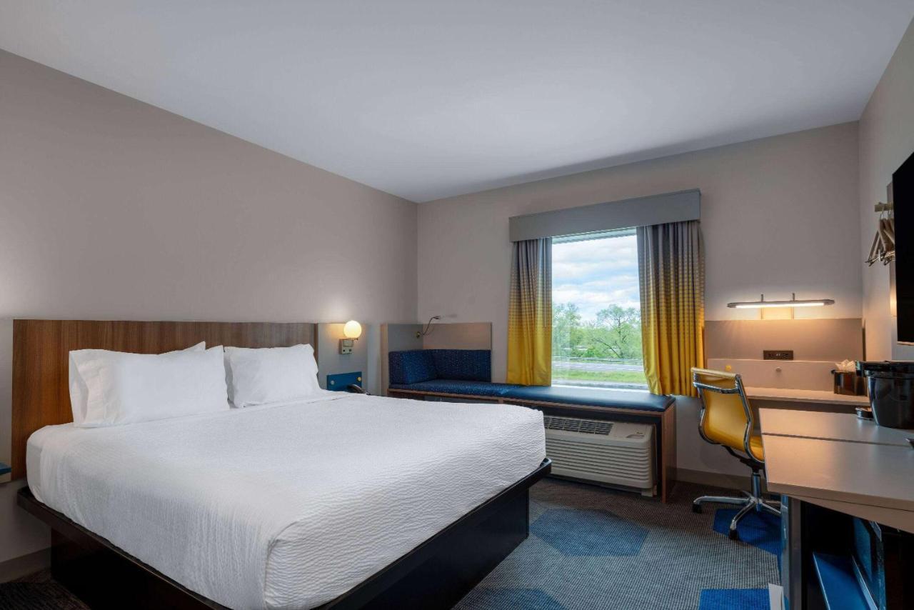 Microtel Inn & Suites By Wyndham Winchester Exterior foto